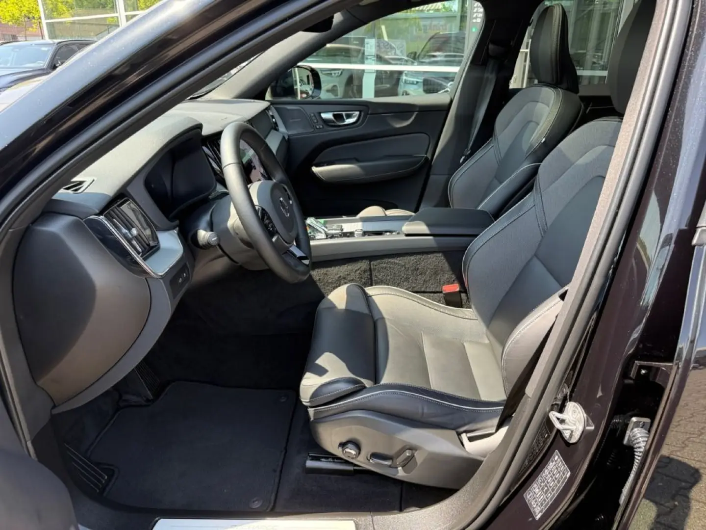 XC60 T8 AWD Plug-in Hybrid Plus Dark 360  Fahrer