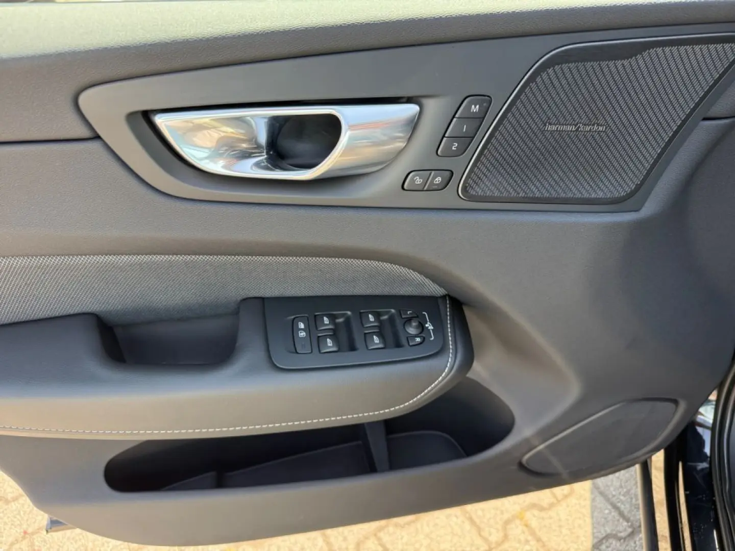 XC60 T8 AWD Plug-in Hybrid Plus Dark 360  Fahrer