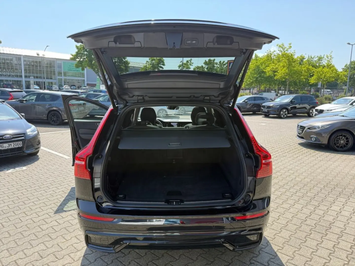 XC60 T8 AWD Plug-in Hybrid Plus Dark 360  Fahrer