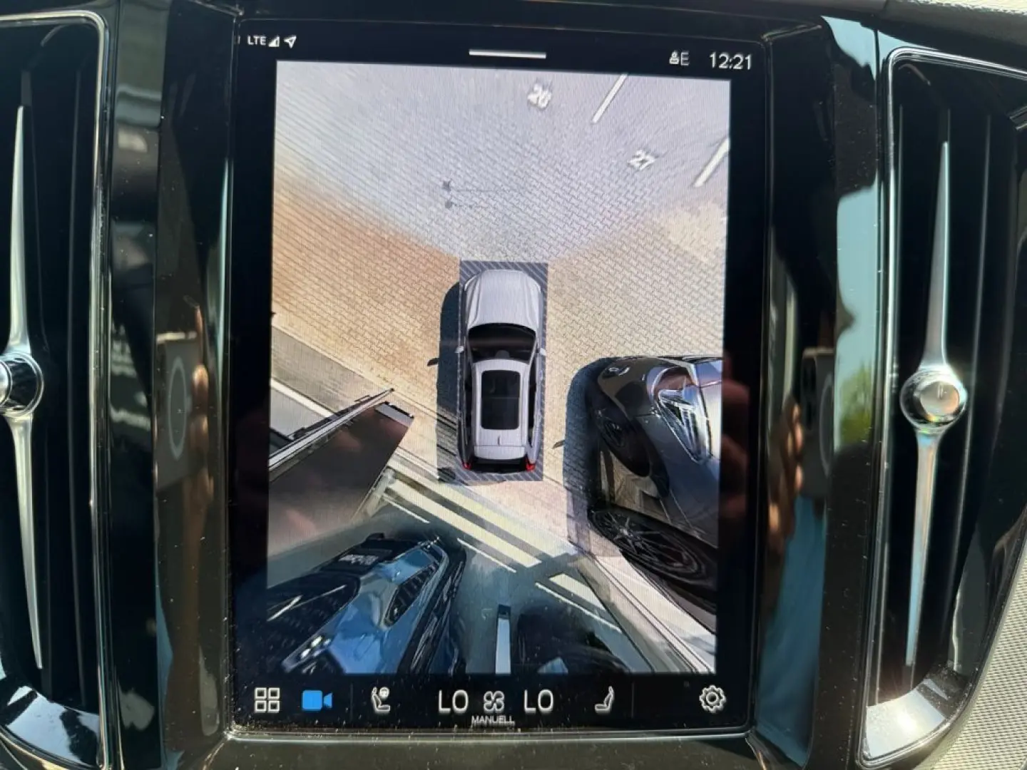 XC60 T8 AWD Plug-in Hybrid Plus Dark 360  Fahrer