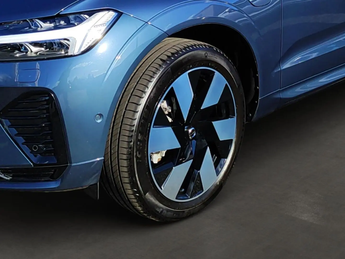 XC60 T6 Plus Dark Recharge Plug-In Hybrid AWD EU