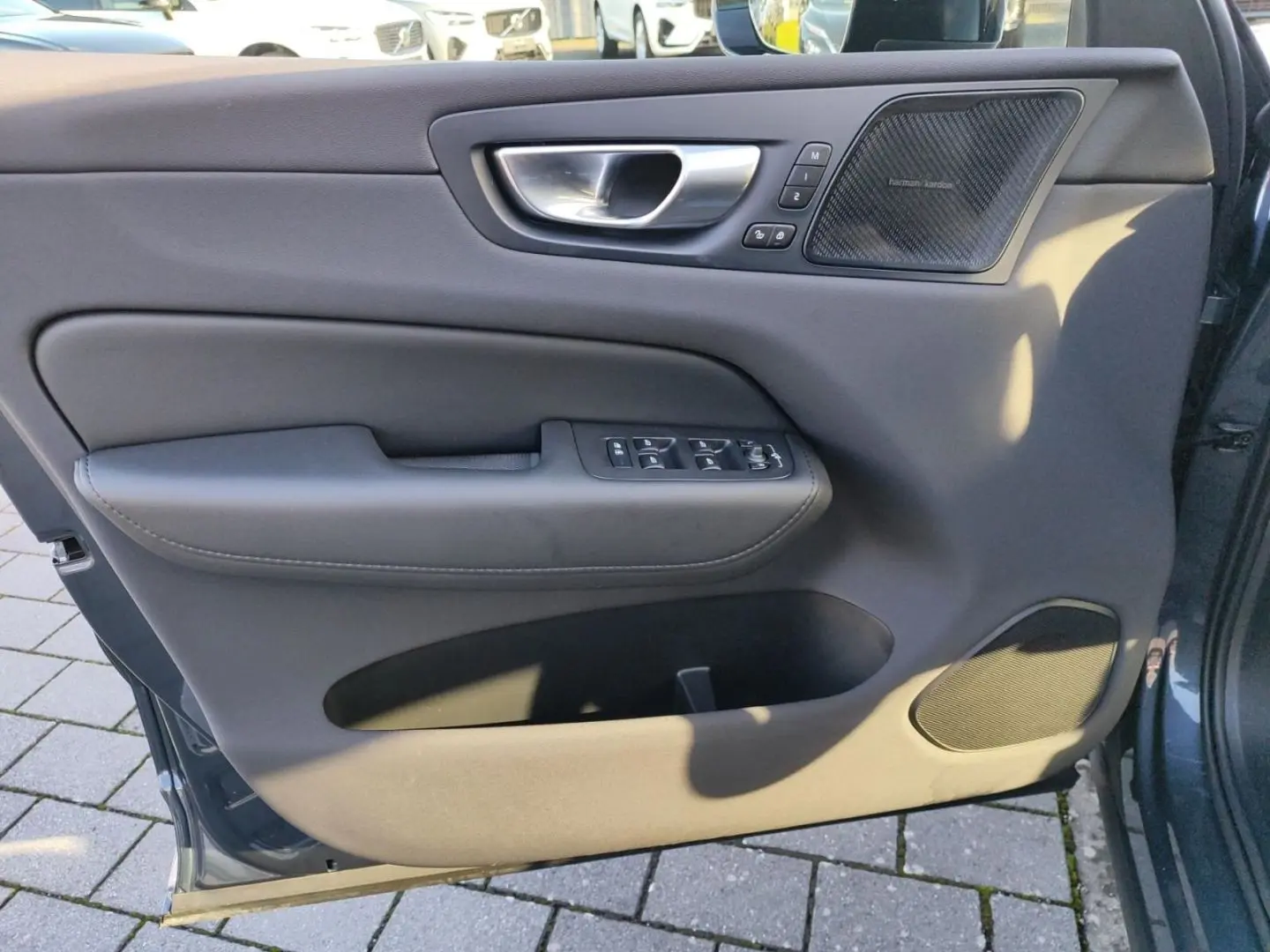 XC60 T6 Plus Dark Recharge Plug-In Hybrid AWD EU