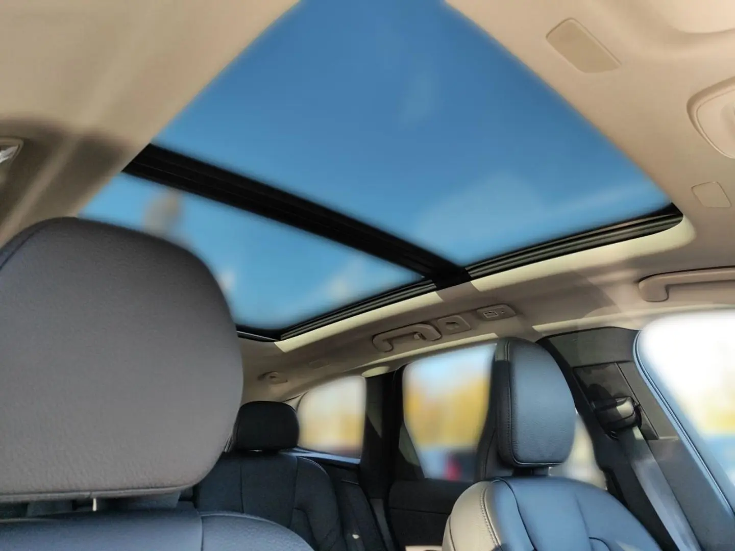 XC60 T6 Plus Dark Recharge Plug-In Hybrid AWD EU