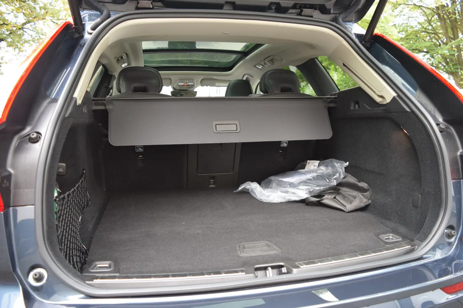 XC60 T6 Plus Dark PANO 360 H&K 20 Alu Leder Bils