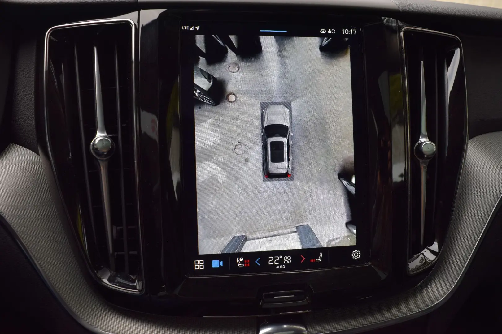 XC60 T6 Plus Dark PANO 360 H&K 20 Alu Leder Bils