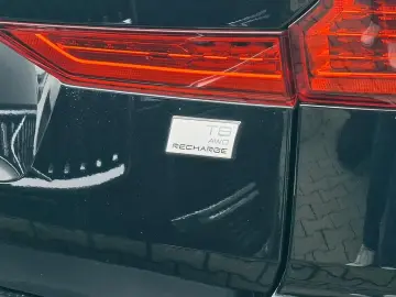 XC60 T8 Plus Dark Recharge Plug-In Hybrid AWD