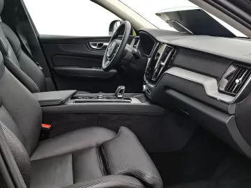 XC60 T8 Plus Dark Recharge Plug-In Hybrid AWD