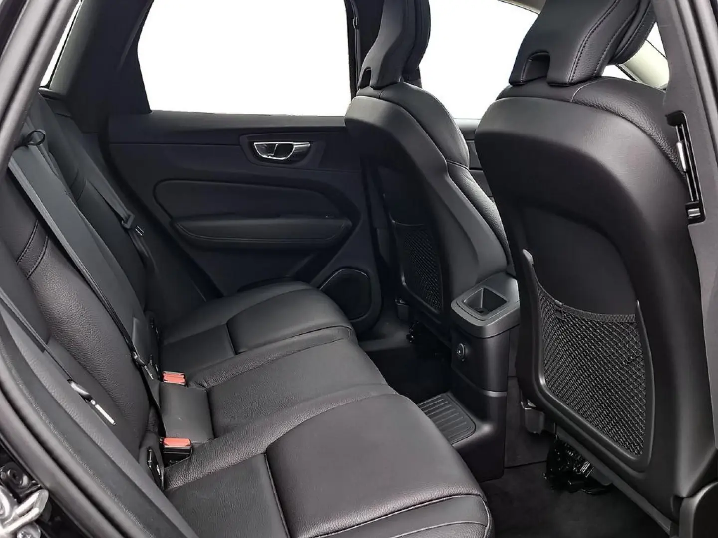 XC60 T8 Plus Dark Recharge Plug-In Hybrid AWD