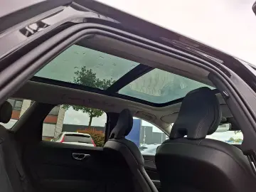 XC60 T8 Plus Dark Recharge Plug-In Hybrid AWD