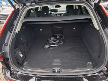 XC60 T8 Plus Dark Recharge Plug-In Hybrid AWD