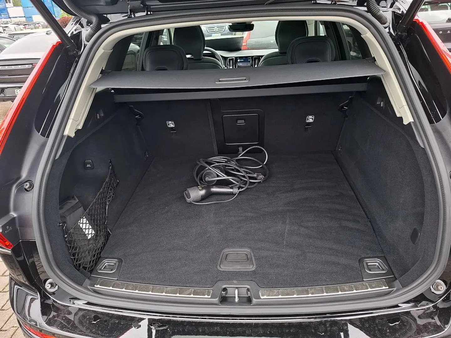 XC60 T8 Plus Dark Recharge Plug-In Hybrid AWD