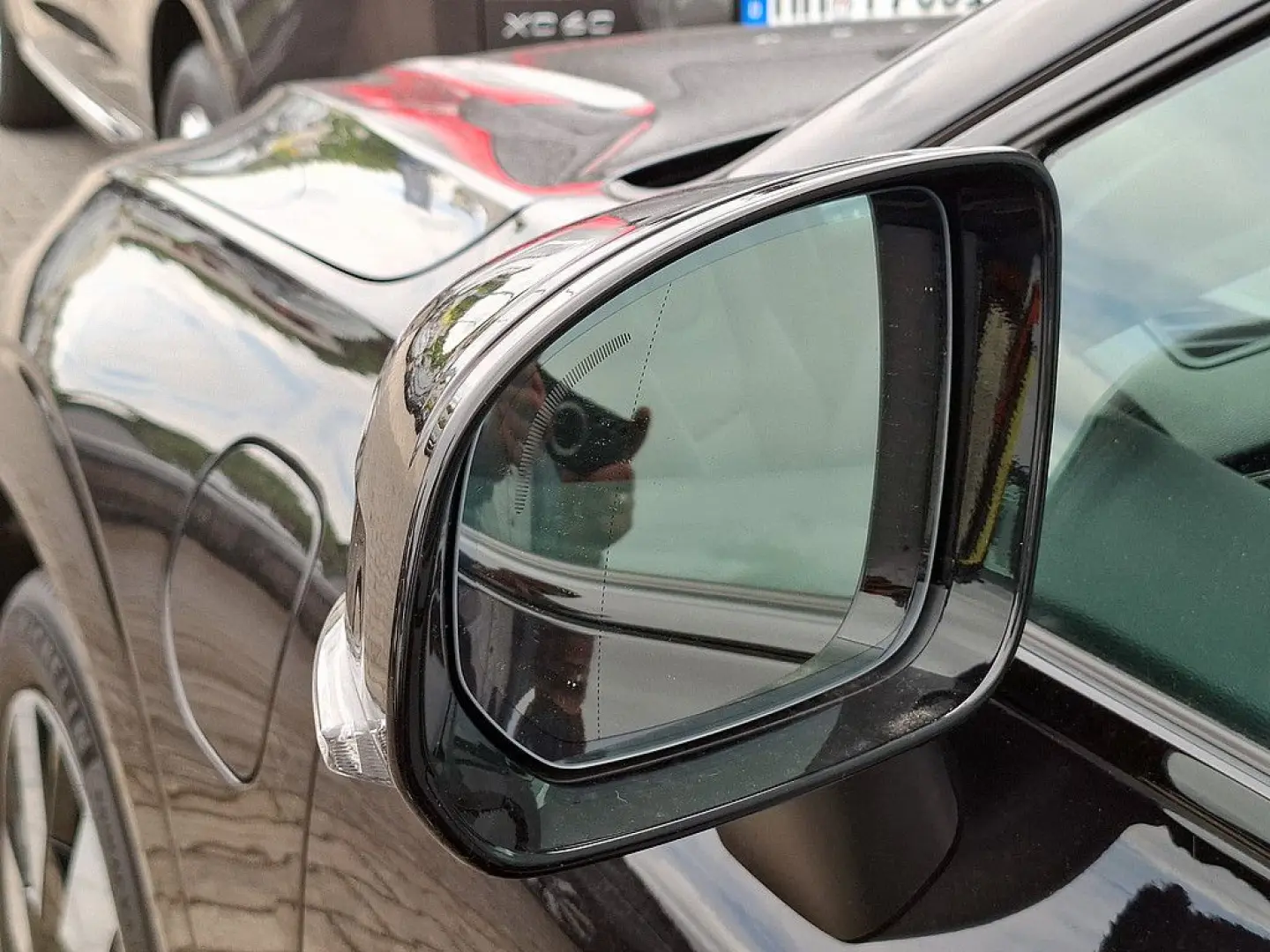 XC60 T8 Plus Dark Recharge Plug-In Hybrid AWD