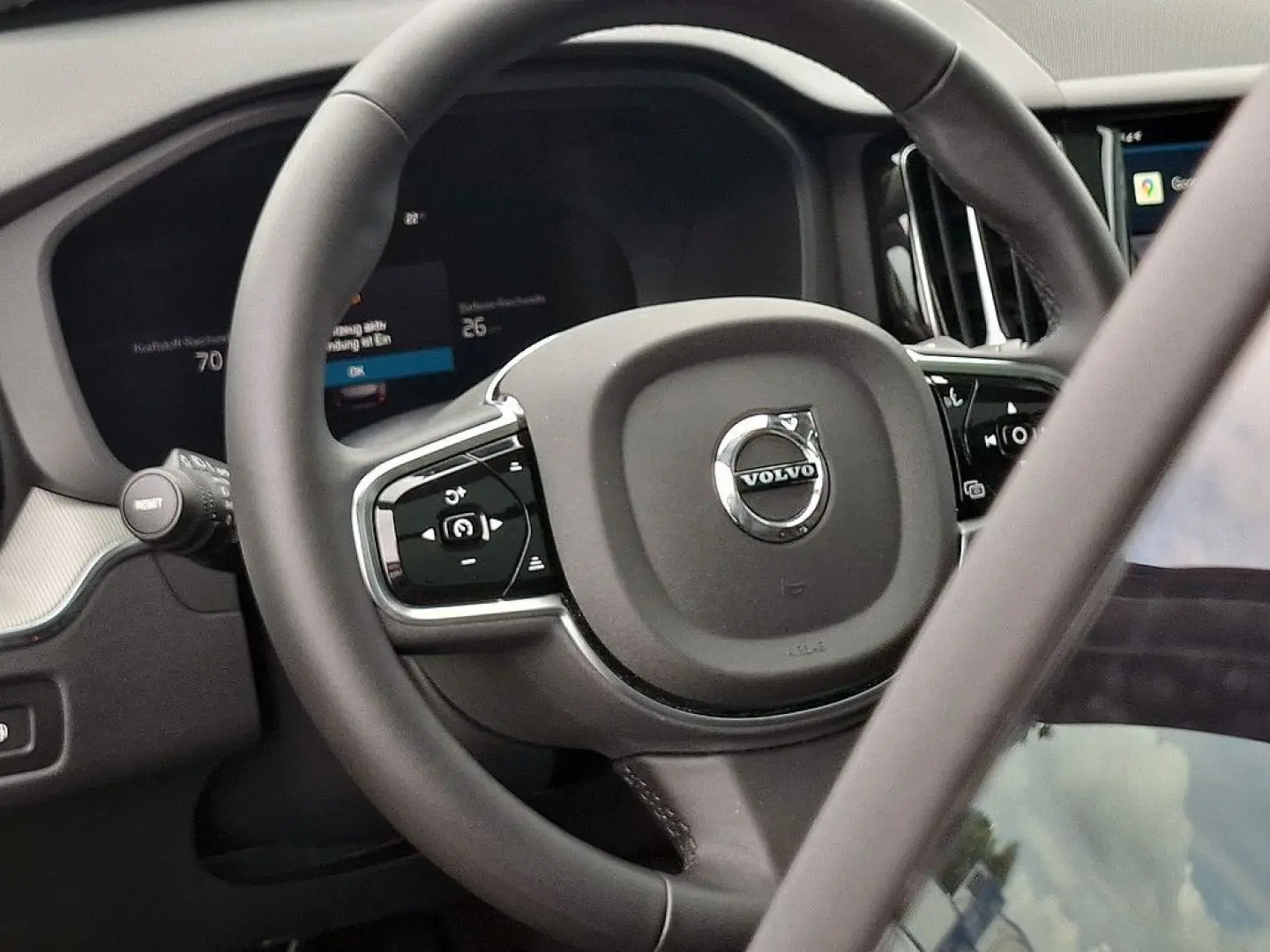 XC60 T8 Plus Dark Recharge Plug-In Hybrid AWD