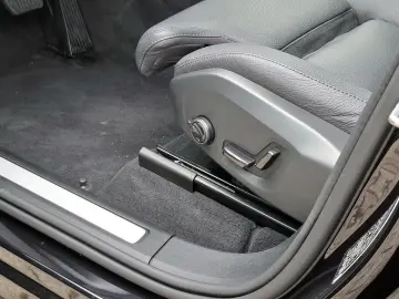 XC60 T8 Plus Dark Recharge Plug-In Hybrid AWD