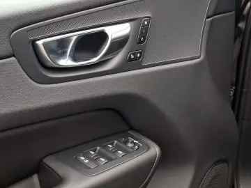 XC60 T8 Plus Dark Recharge Plug-In Hybrid AWD