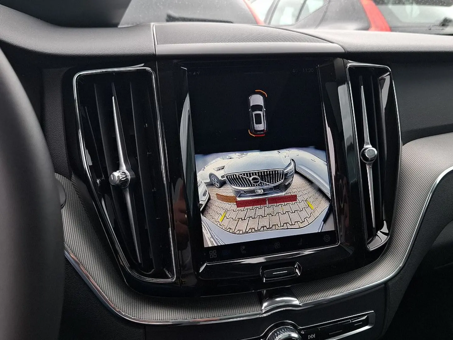 XC60 T8 Plus Dark Recharge Plug-In Hybrid AWD