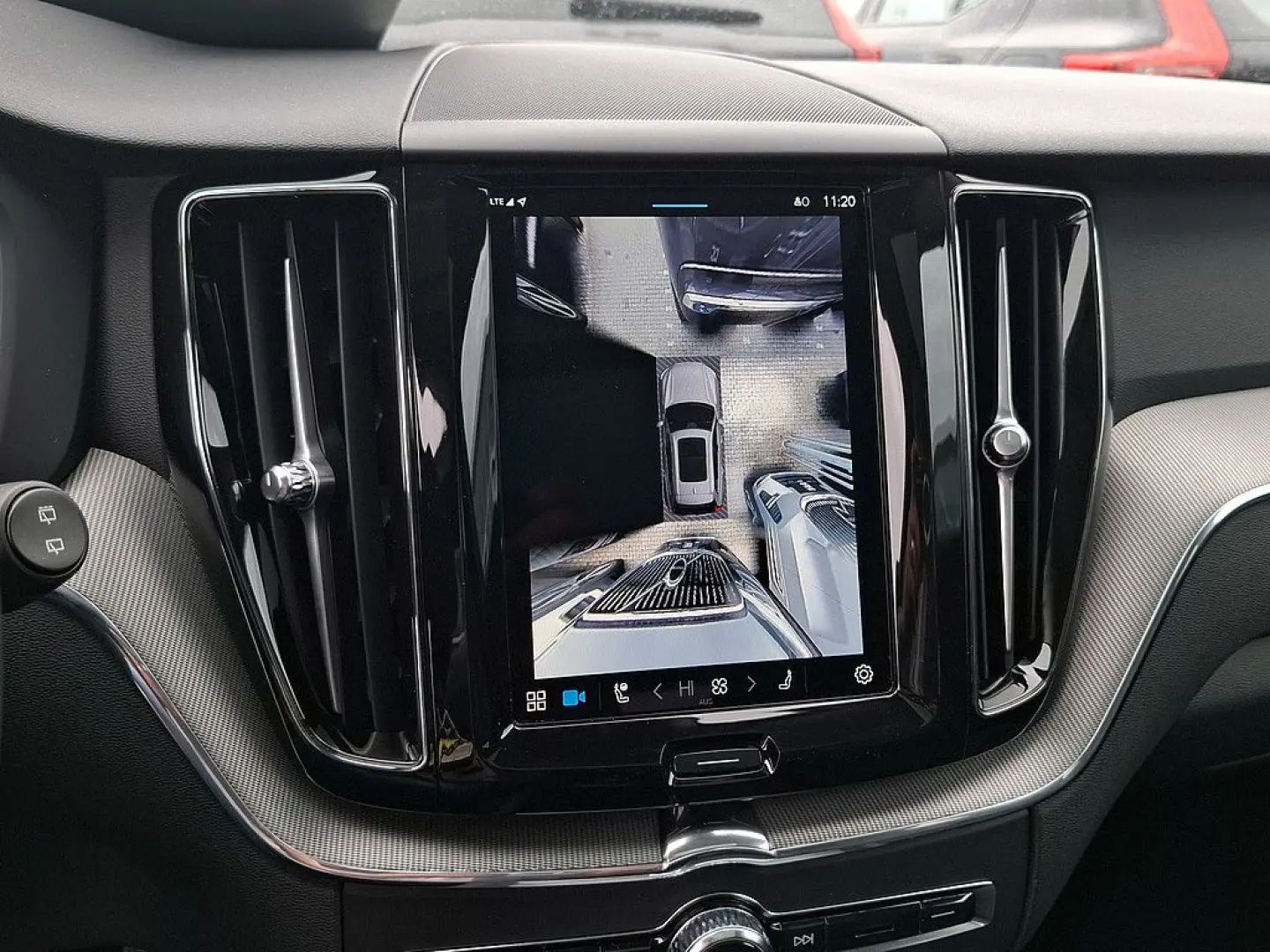 XC60 T8 Plus Dark Recharge Plug-In Hybrid AWD