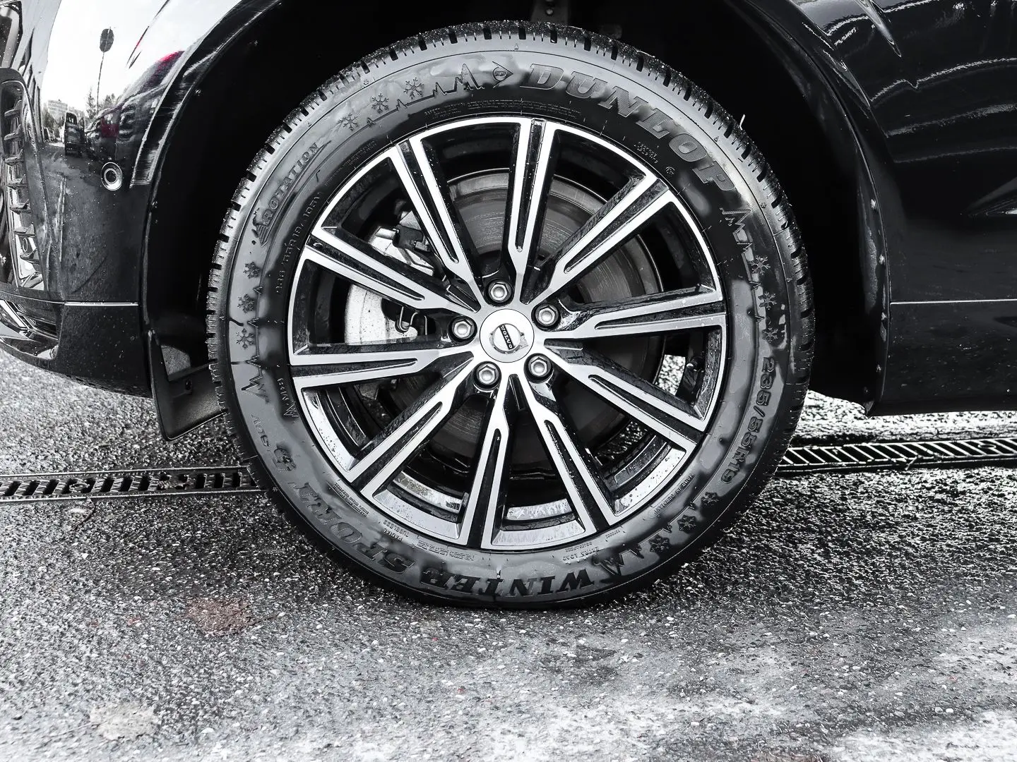 XC60 Plus Dark Recharge Plug-In Hybrid AWD T8 Tw