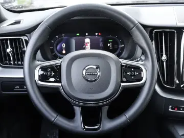 XC60 Plus Dark Recharge Plug-In Hybrid AWD T8 Tw