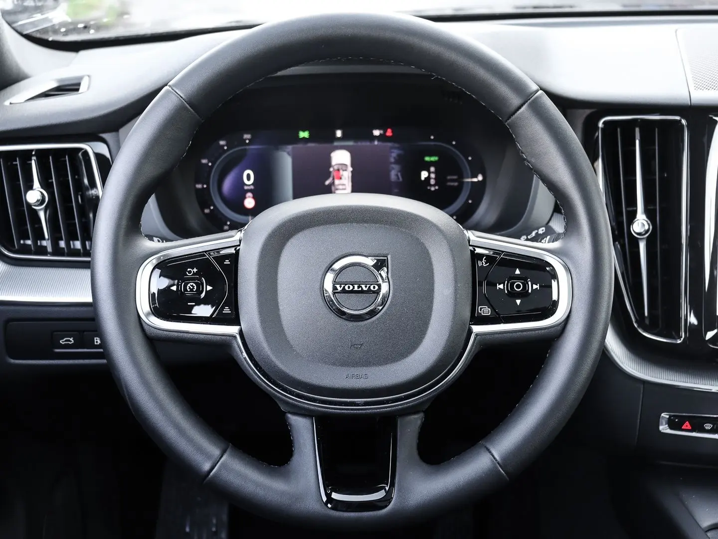 XC60 Plus Dark Recharge Plug-In Hybrid AWD T8 Tw