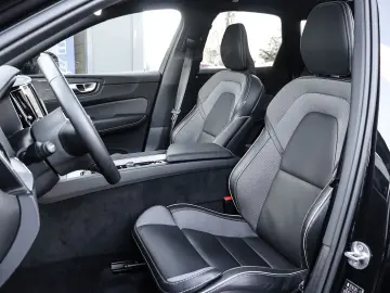 XC60 Plus Dark Recharge Plug-In Hybrid AWD T8 Tw