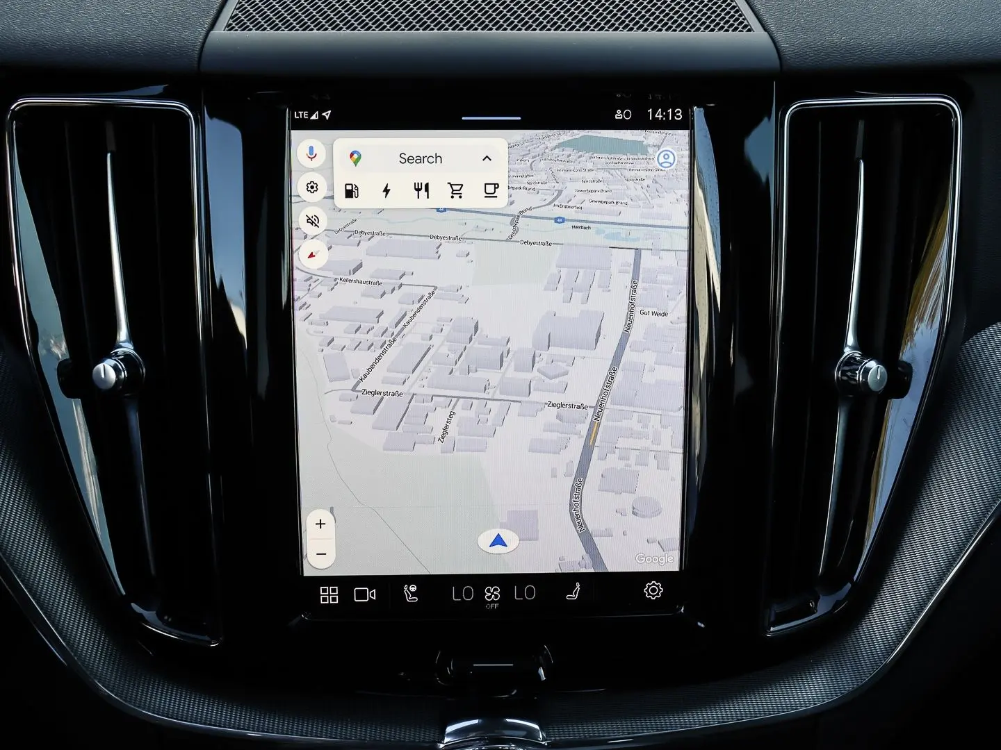 XC60 Plus Dark Recharge Plug-In Hybrid AWD T8 Tw