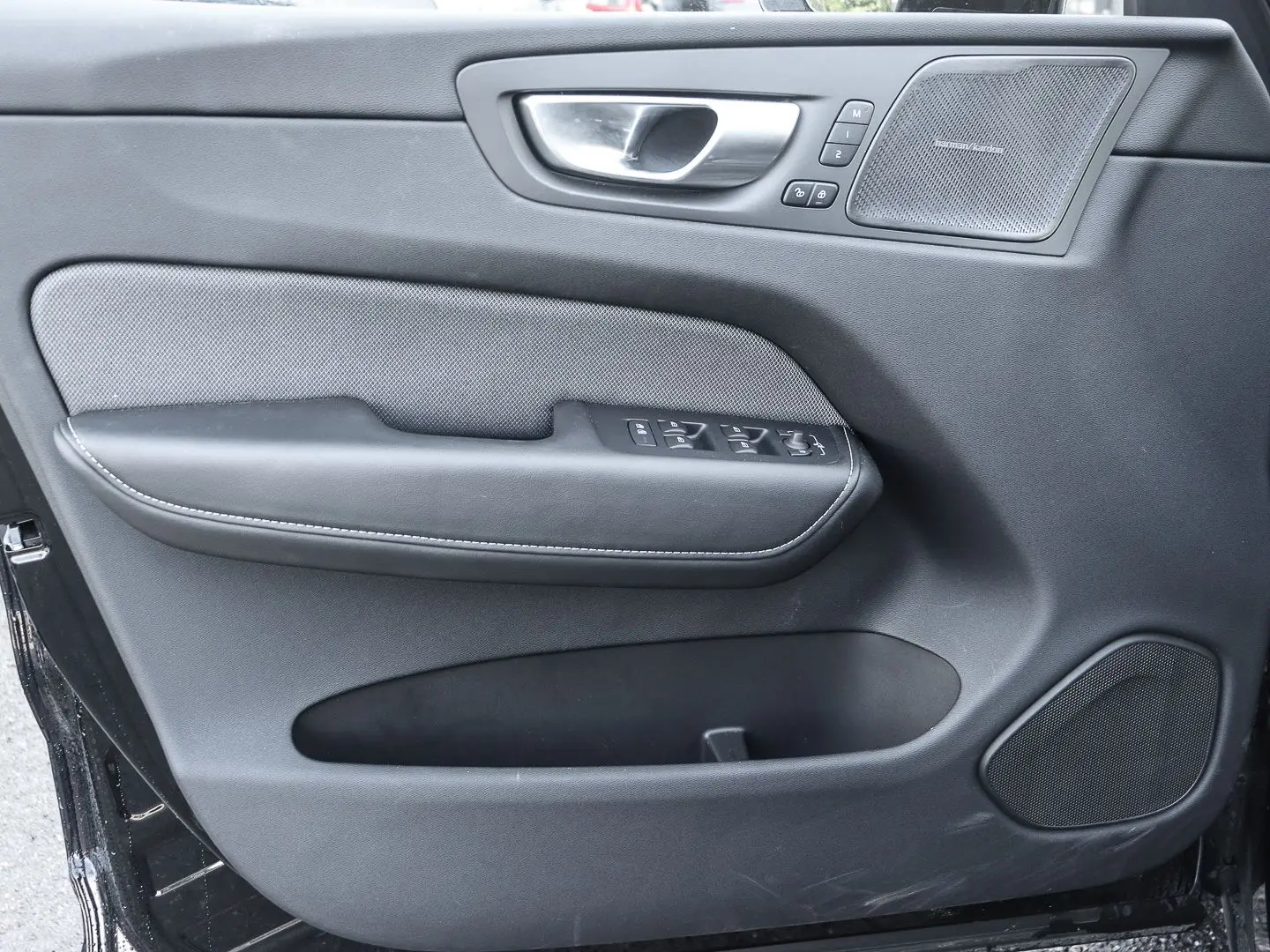 XC60 Plus Dark Recharge Plug-In Hybrid AWD T8 Tw