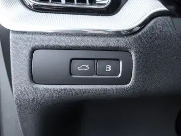 XC60 Plus Dark Recharge Plug-In Hybrid AWD T8 Tw