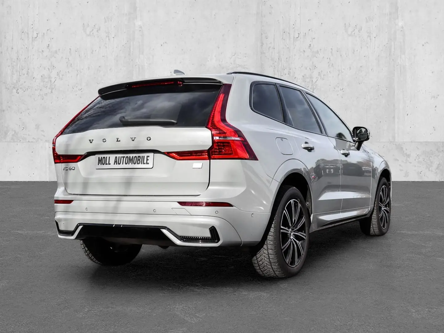 XC60 Plus Dark Recharge Plug-In Hybrid AWD T8 Tw