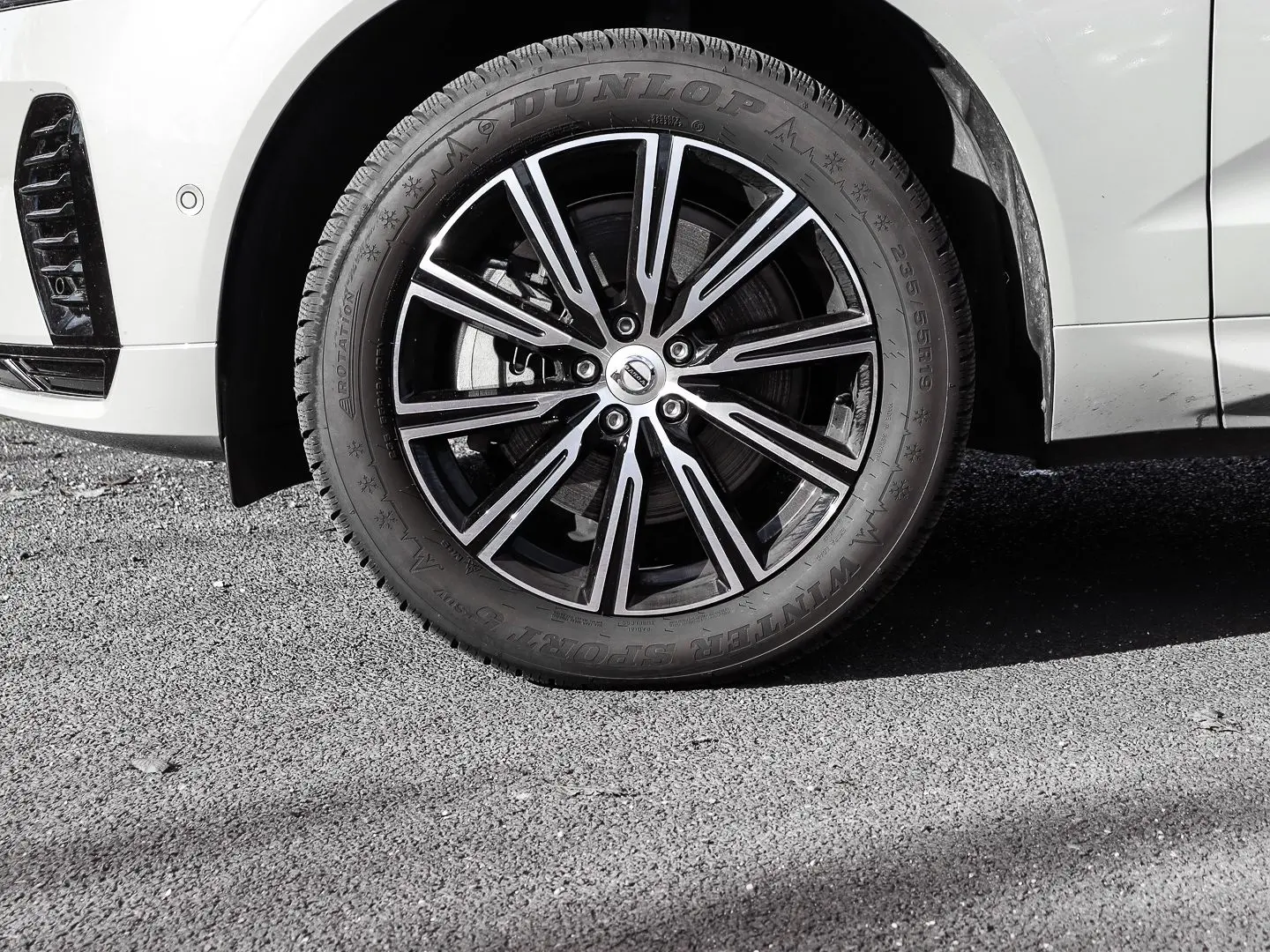 XC60 Plus Dark Recharge Plug-In Hybrid AWD T8 Tw