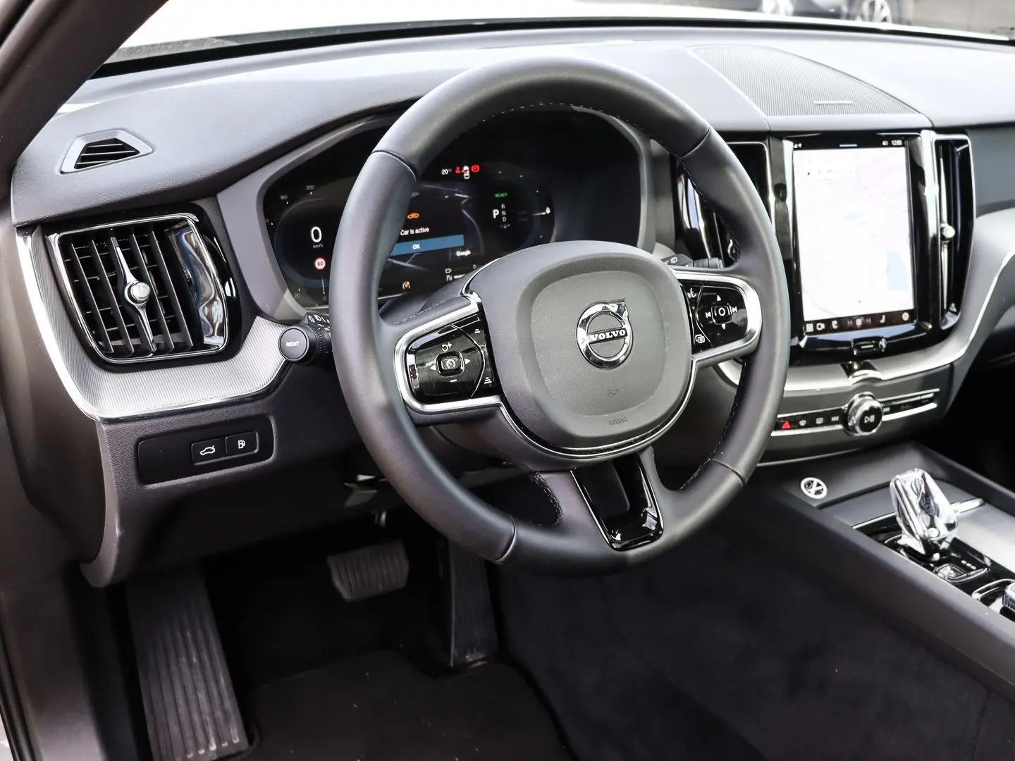 XC60 Plus Dark Recharge Plug-In Hybrid AWD T8 Tw