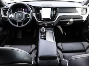 XC60 Plus Dark Recharge Plug-In Hybrid AWD T8 Tw