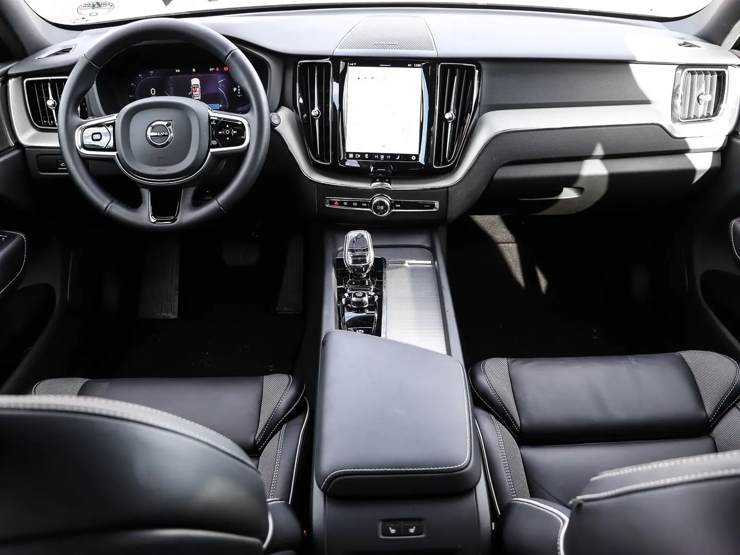 XC60 Plus Dark Recharge Plug-In Hybrid AWD T8 Tw