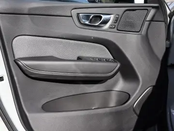 XC60 Plus Dark Recharge Plug-In Hybrid AWD T8 Tw