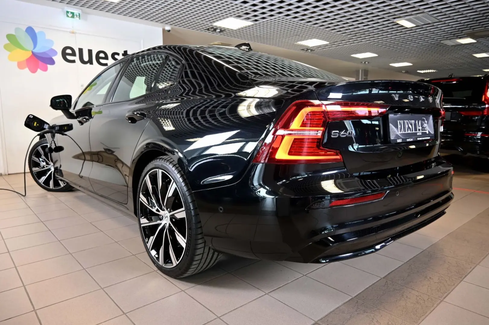 AWD T8 H&K HUD PANO 360c Ultimate Dark