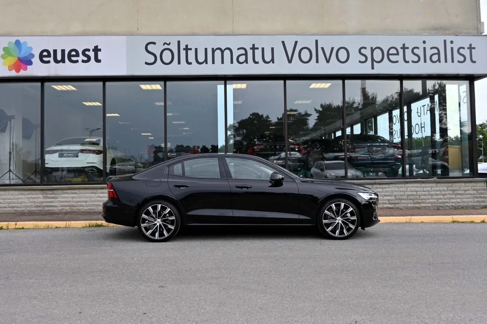 AWD T8 H&K HUD PANO 360c Ultimate Dark