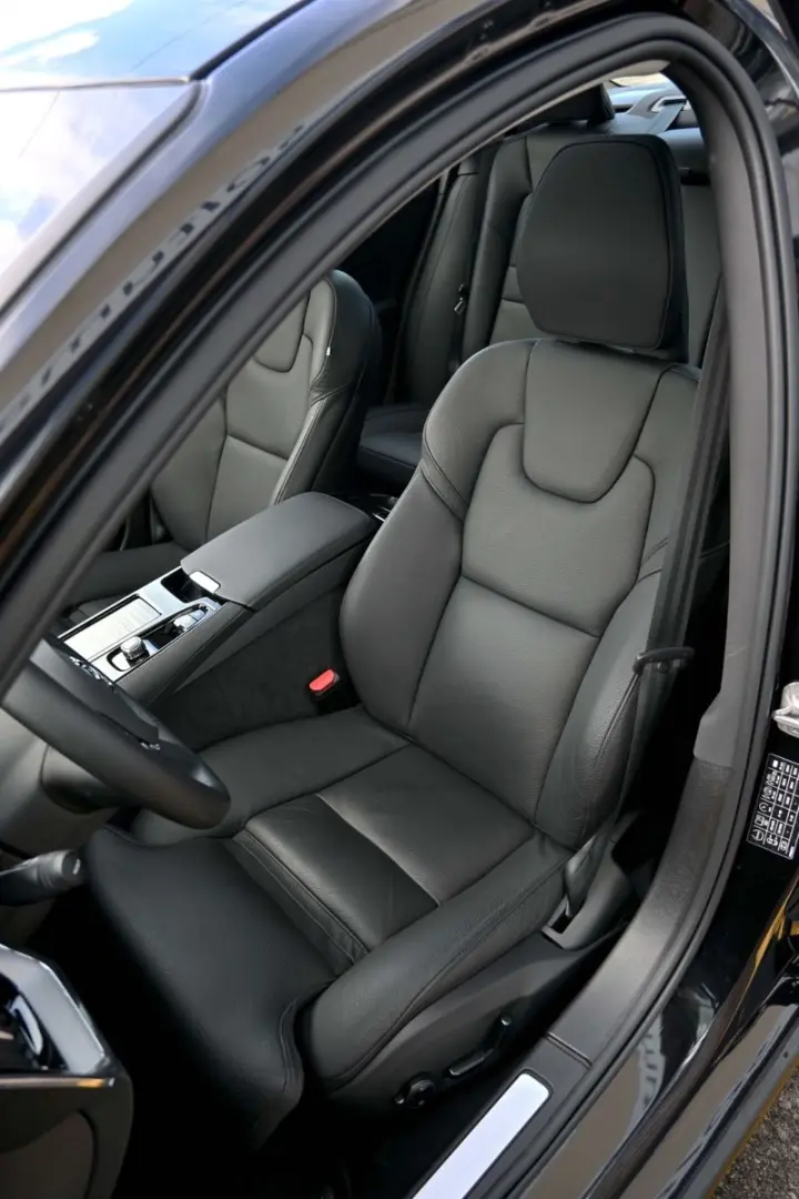 AWD T8 H&K HUD PANO 360c Ultimate Dark