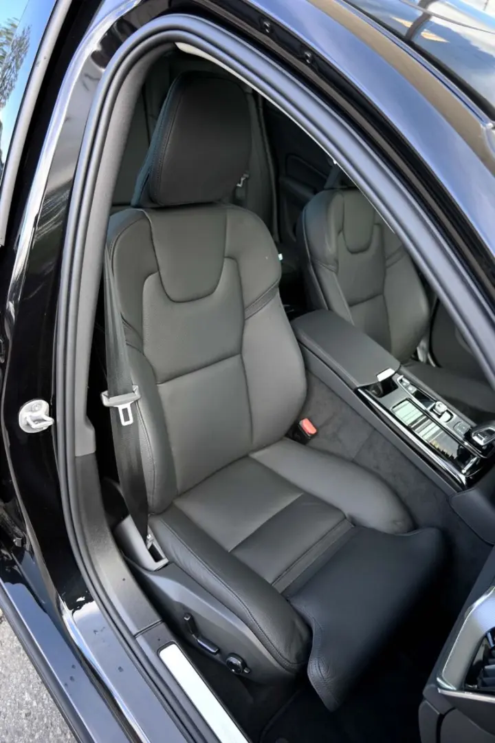 AWD T8 H&K HUD PANO 360c Ultimate Dark