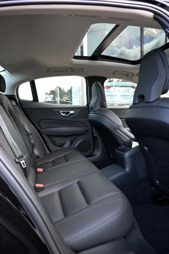 AWD T8 H&K HUD PANO 360c Ultimate Dark