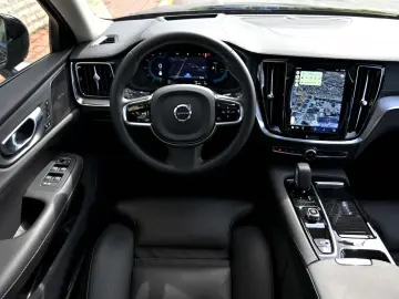 AWD T8 H&K HUD PANO 360c Ultimate Dark