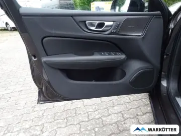 S60 T8 Recharge Plug-In Hybrid AWD Ultimate Dark