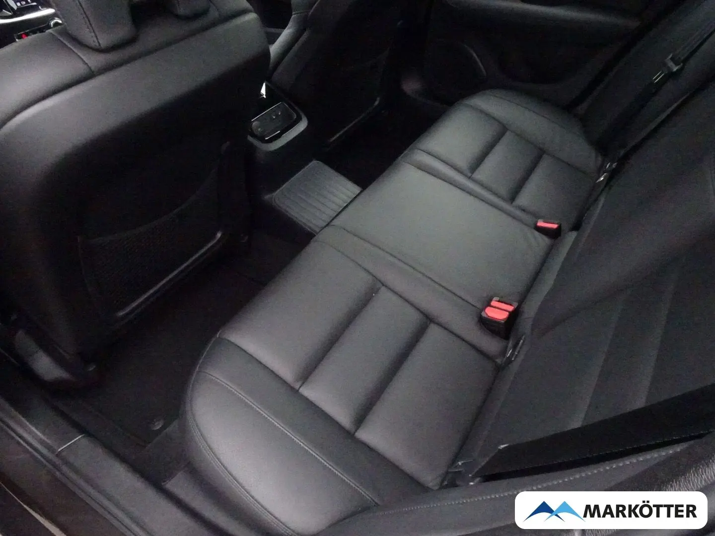 S60 T8 Recharge Plug-In Hybrid AWD Ultimate Dark