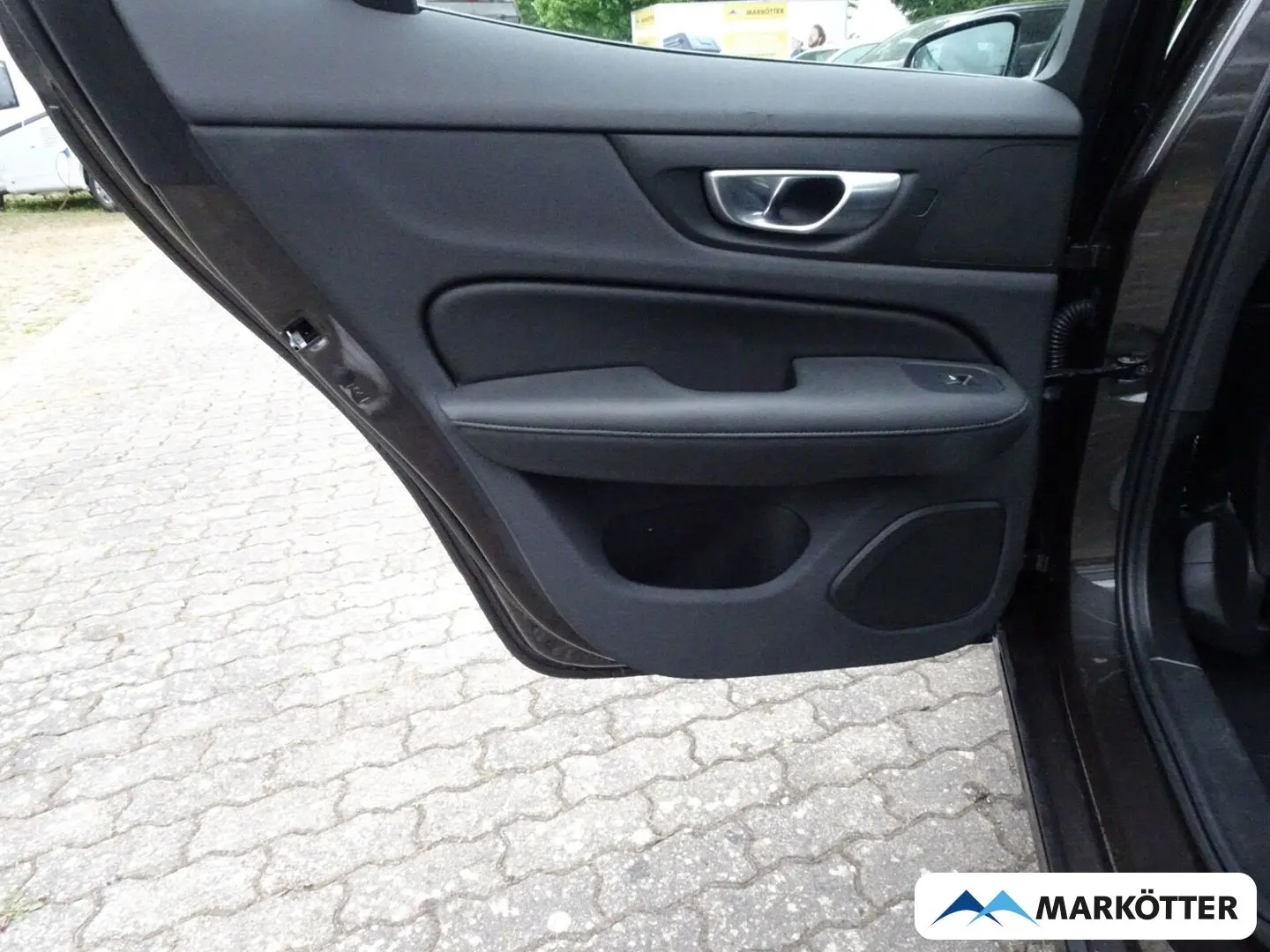 S60 T8 Recharge Plug-In Hybrid AWD Ultimate Dark