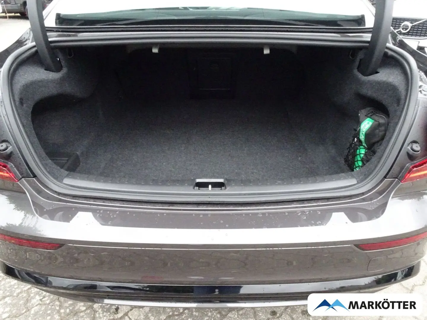 S60 T8 Recharge Plug-In Hybrid AWD Ultimate Dark