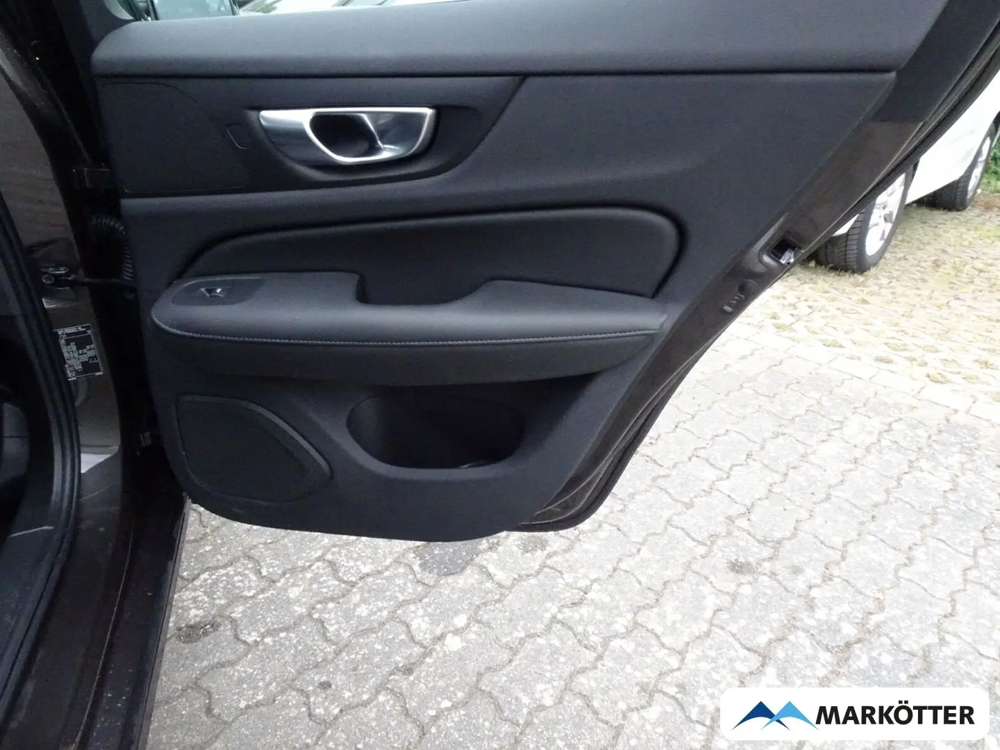 S60 T8 Recharge Plug-In Hybrid AWD Ultimate Dark