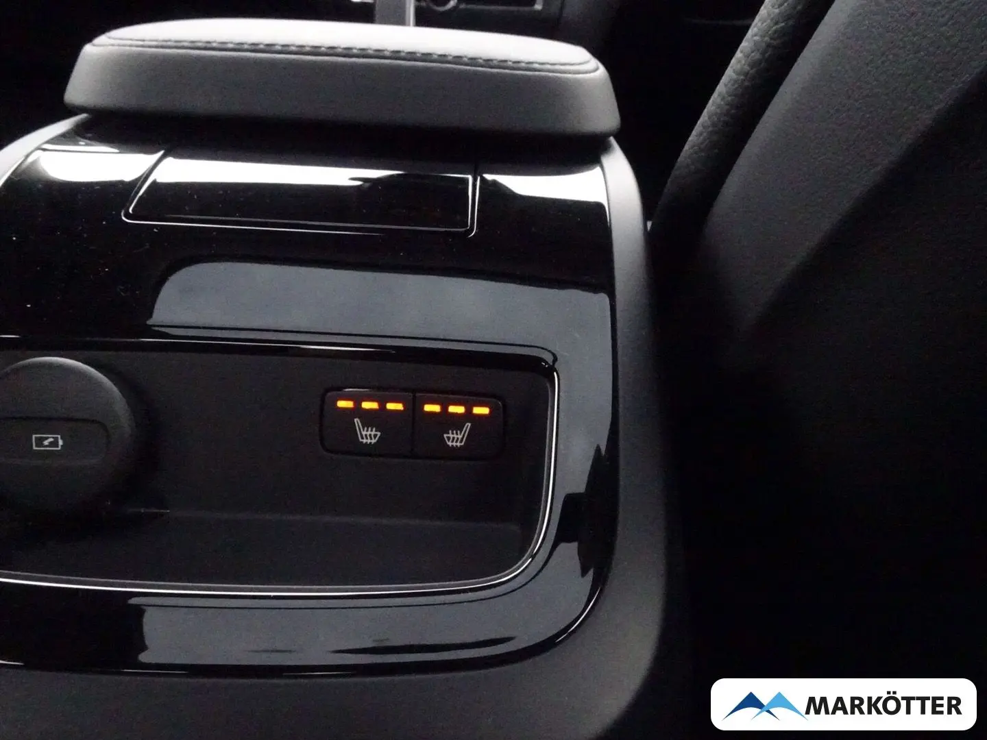 S60 T8 Recharge Plug-In Hybrid AWD Ultimate Dark