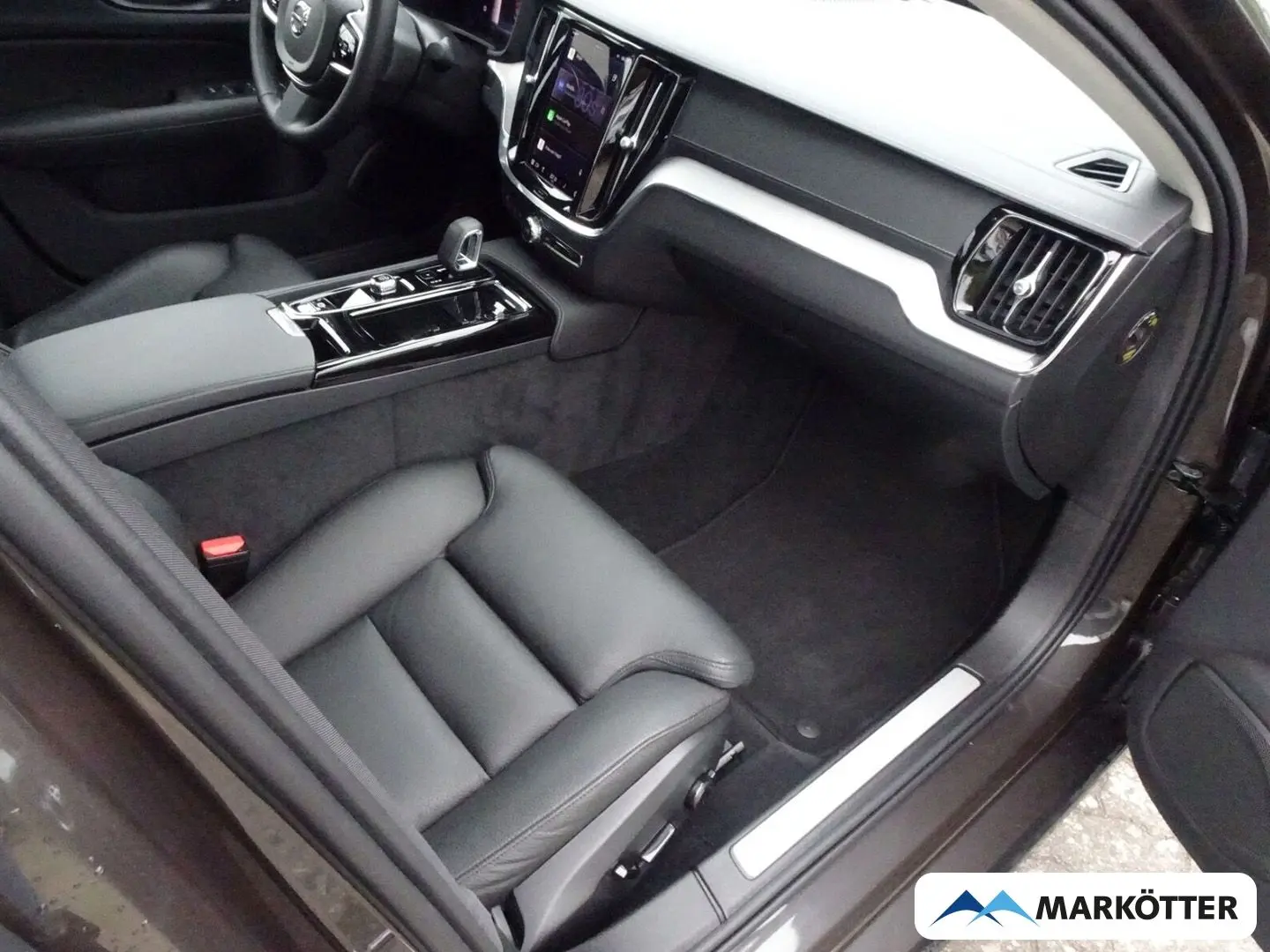 S60 T8 Recharge Plug-In Hybrid AWD Ultimate Dark