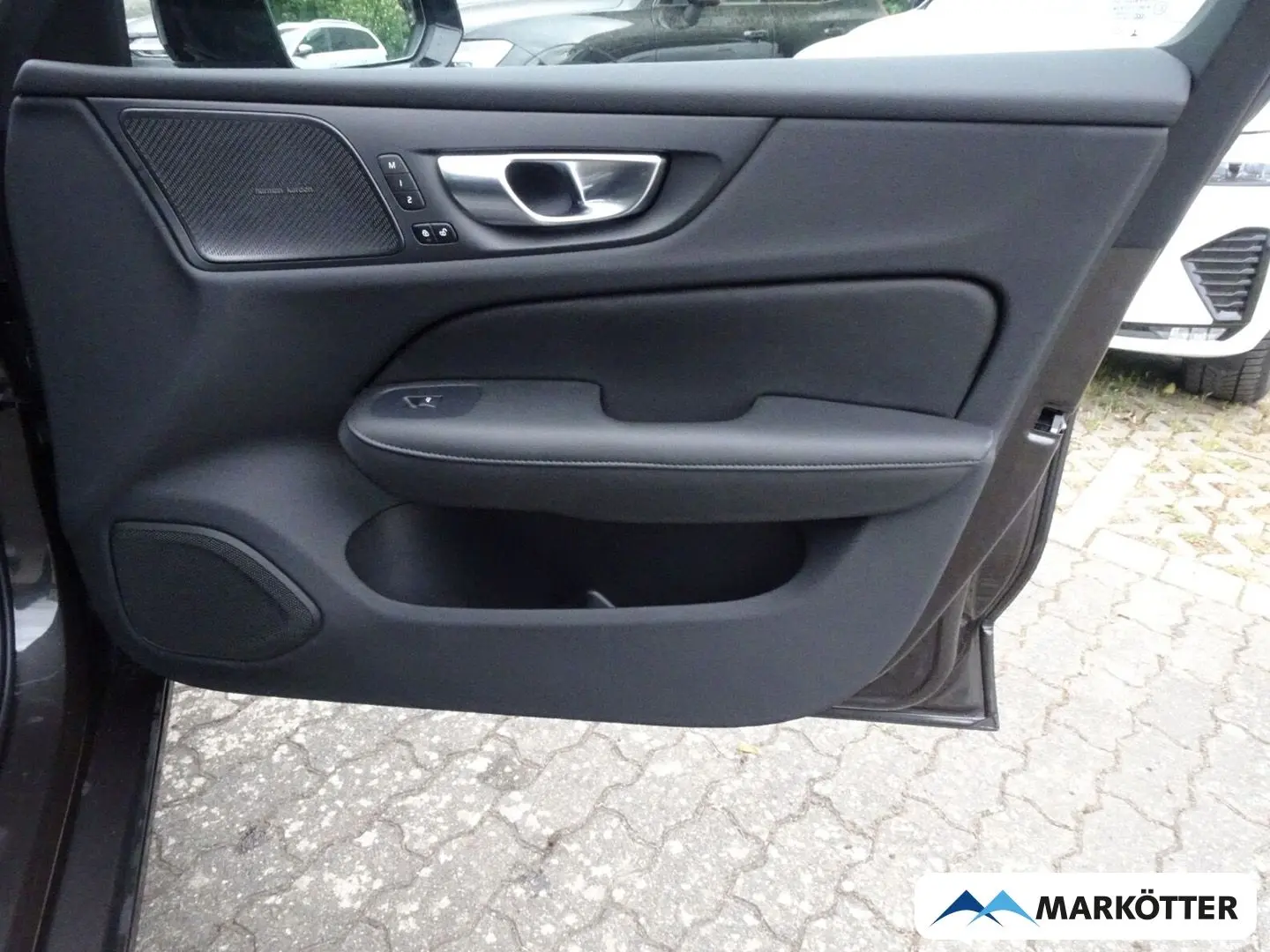 S60 T8 Recharge Plug-In Hybrid AWD Ultimate Dark