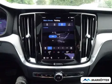 S60 T8 Recharge Plug-In Hybrid AWD Ultimate Dark