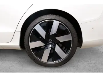 S60 Lim. T8 Ultimate Dark Recharge Plug-In Hybri